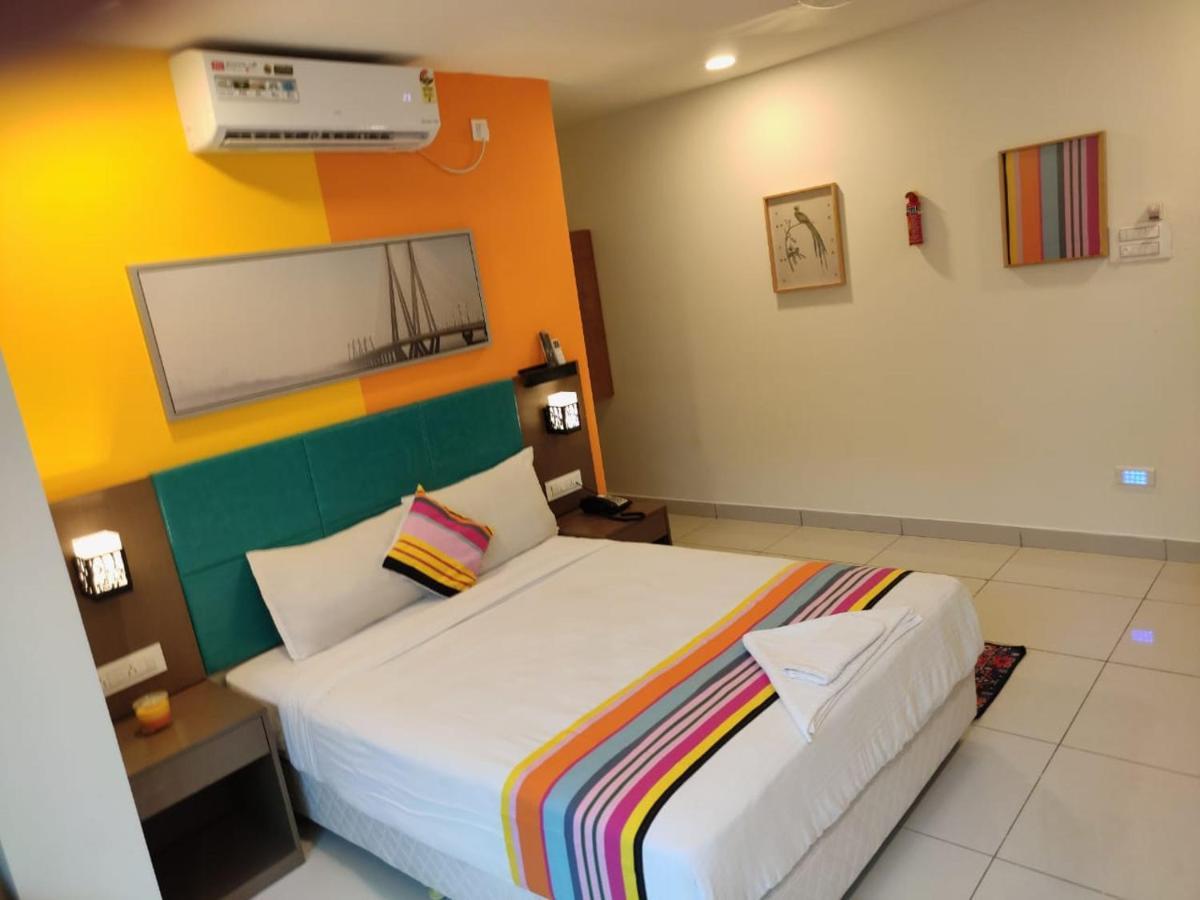 Hotel White Fields Hitec City, Хидерабад Екстериор снимка