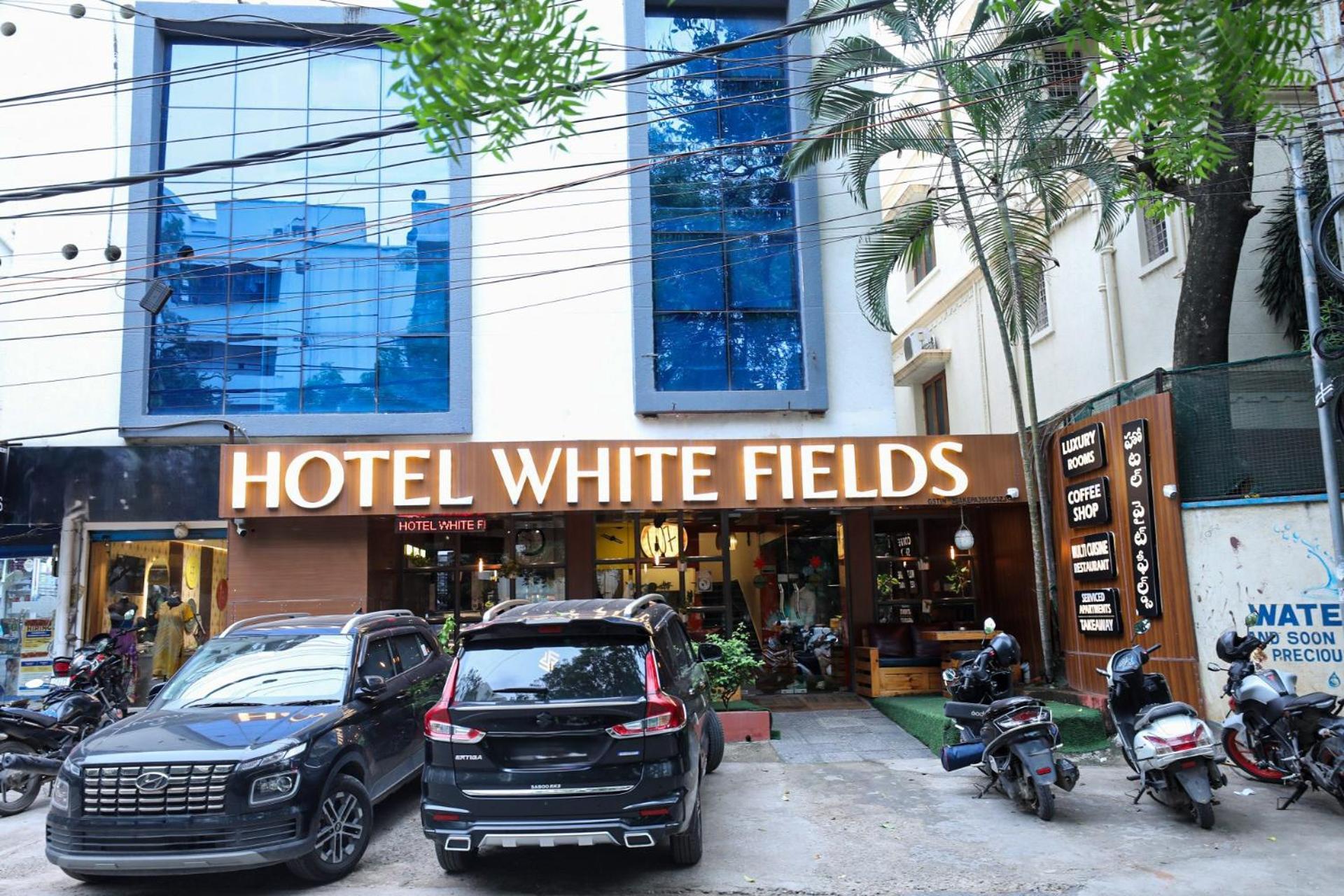 Hotel White Fields Hitec City, Хидерабад Екстериор снимка