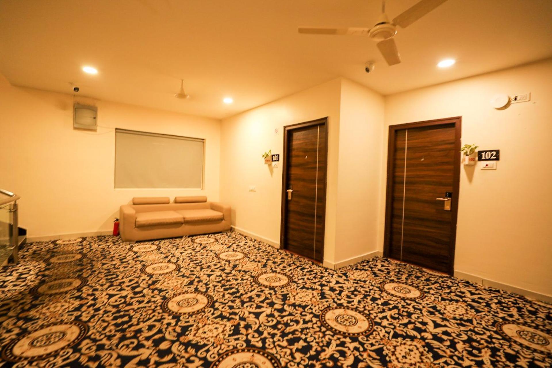 Hotel White Fields Hitec City, Хидерабад Екстериор снимка