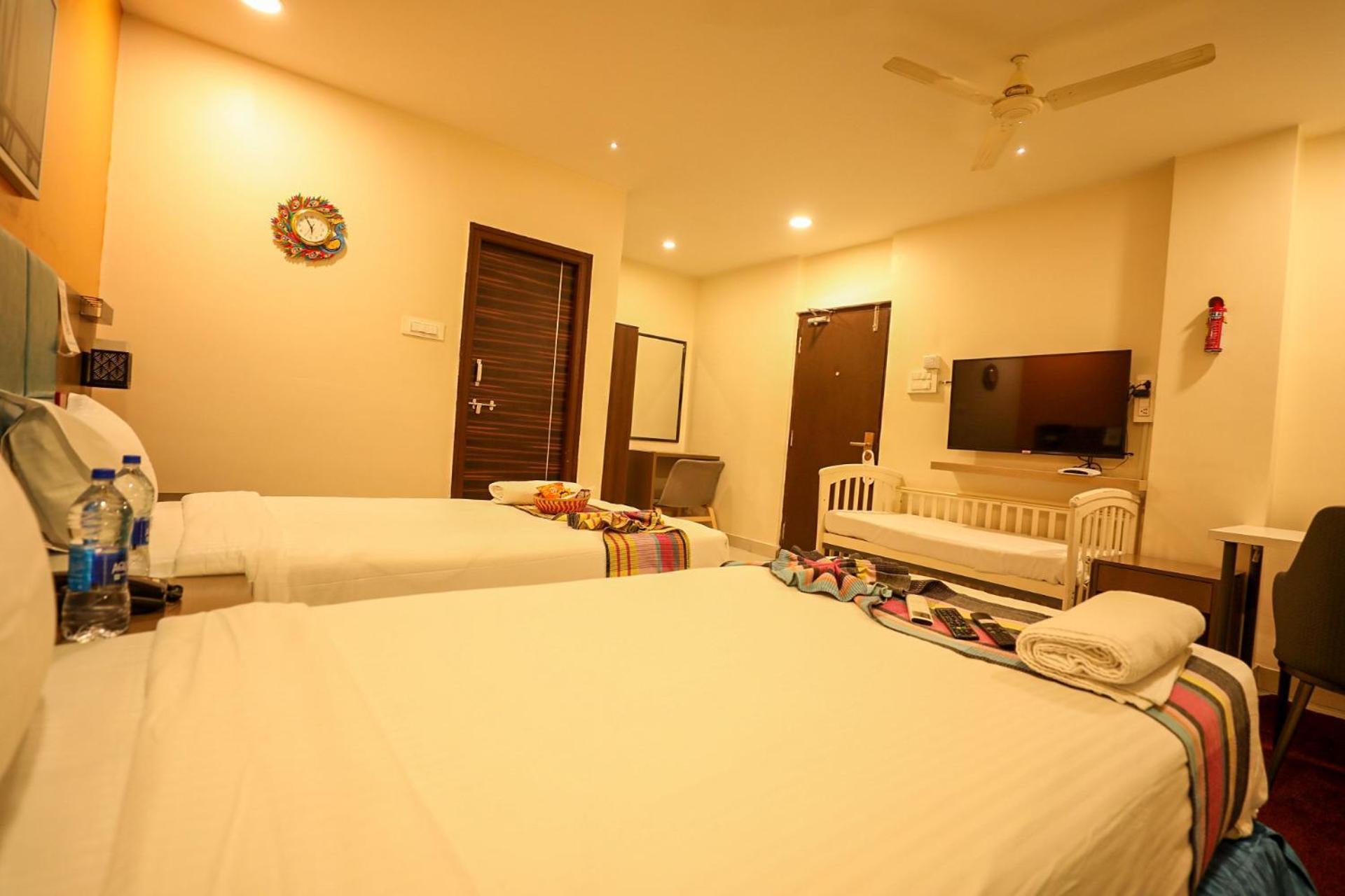Hotel White Fields Hitec City, Хидерабад Екстериор снимка